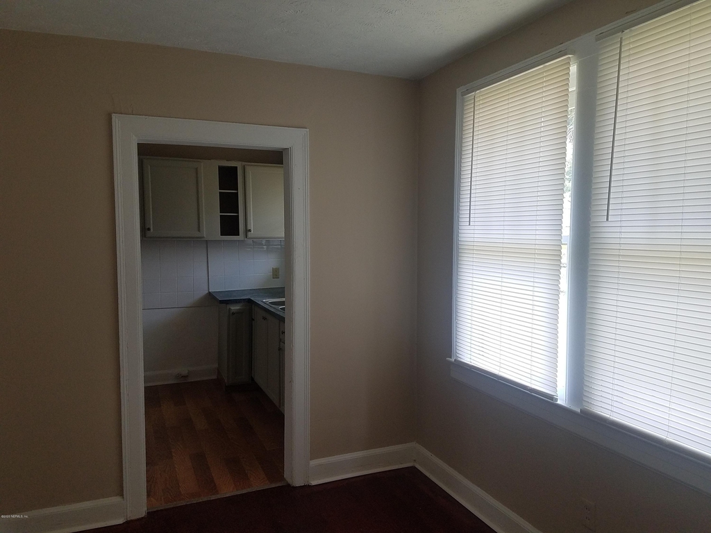 205 E 44th Street - Photo 7