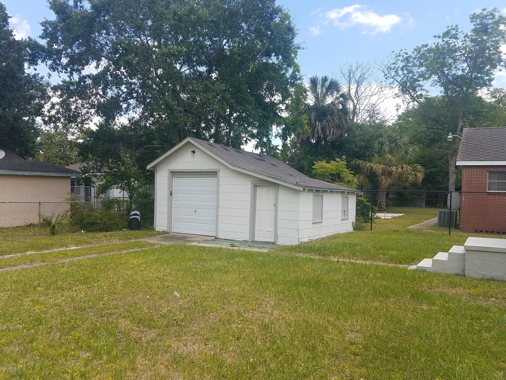 205 E 44th Street - Photo 14