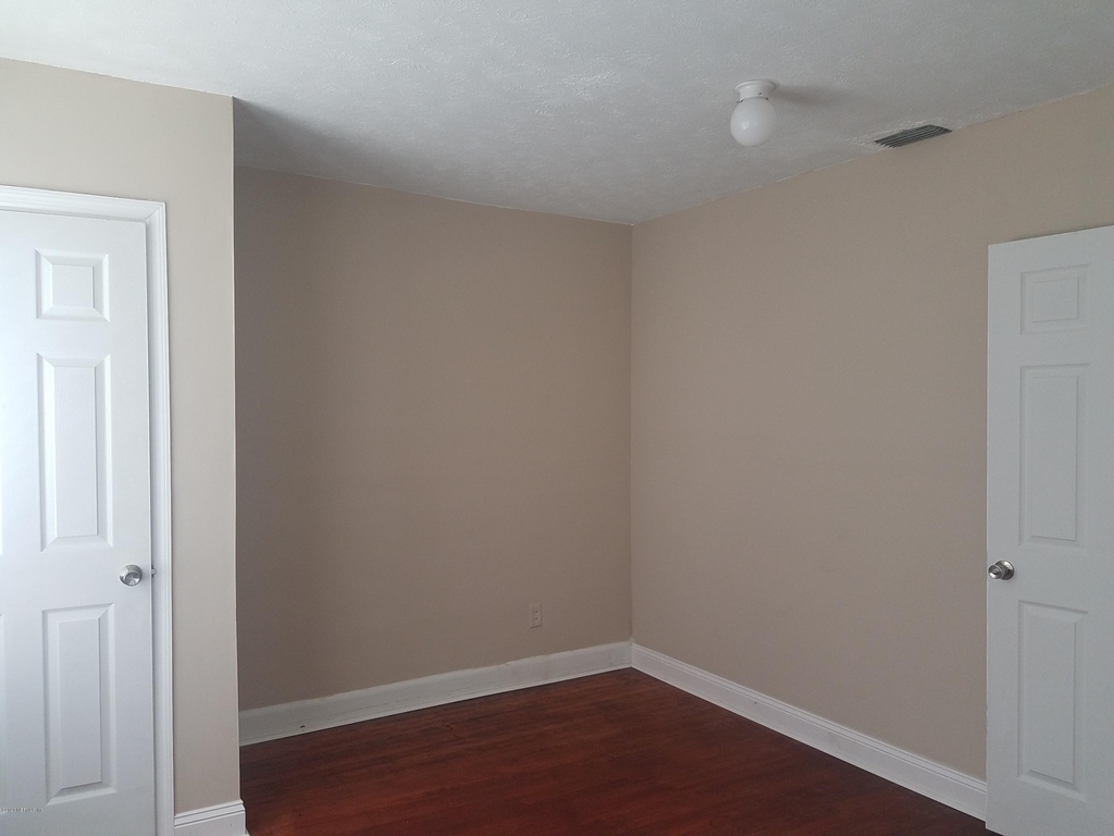 205 E 44th Street - Photo 10