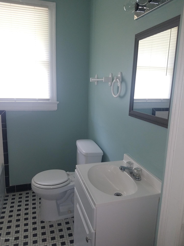 205 E 44th Street - Photo 8