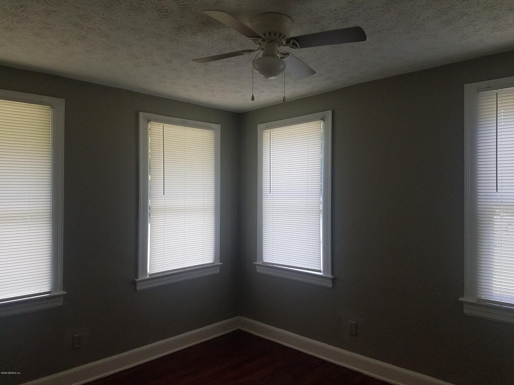 205 E 44th Street - Photo 13
