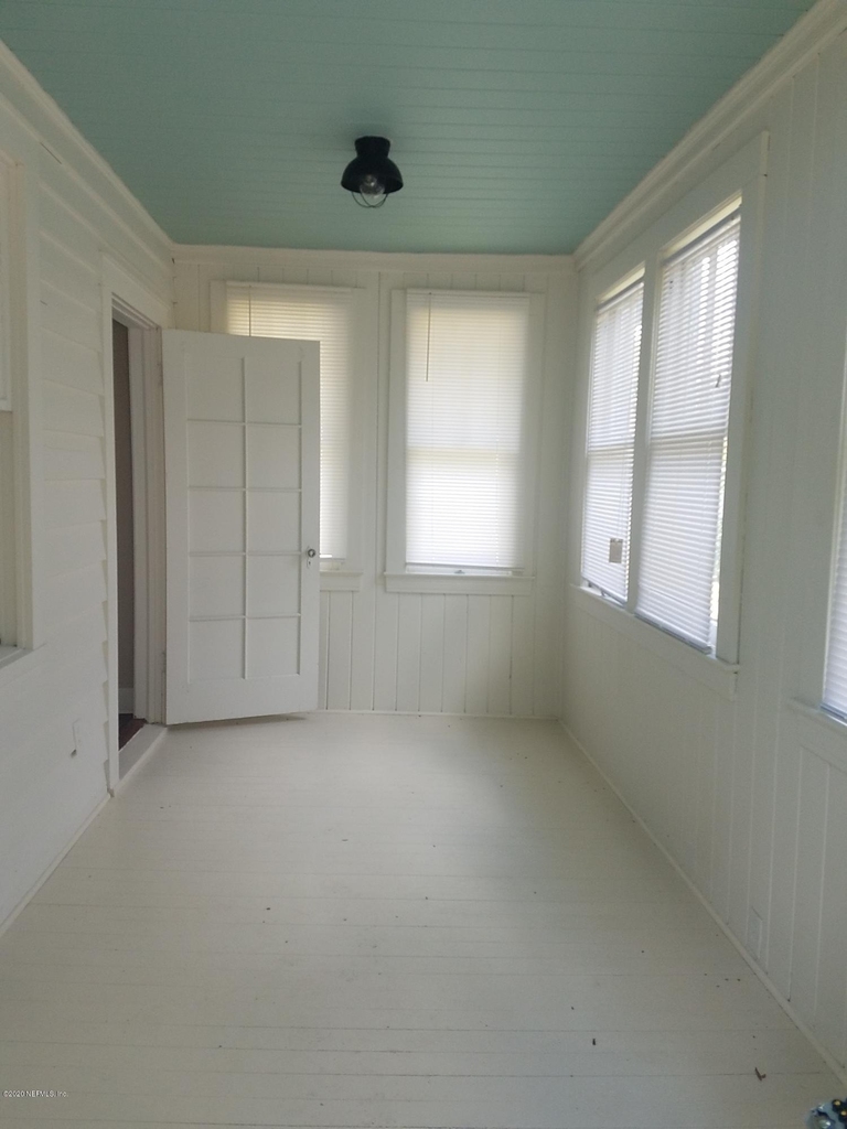 205 E 44th Street - Photo 2