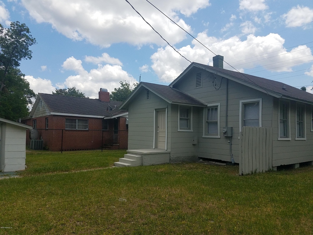 205 E 44th Street - Photo 15
