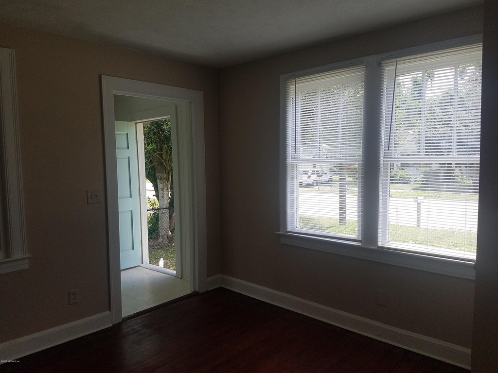 205 E 44th Street - Photo 11