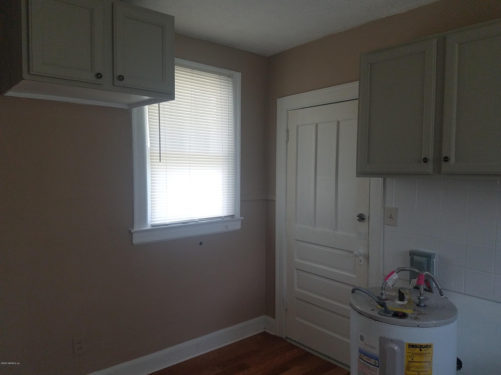 205 E 44th Street - Photo 6