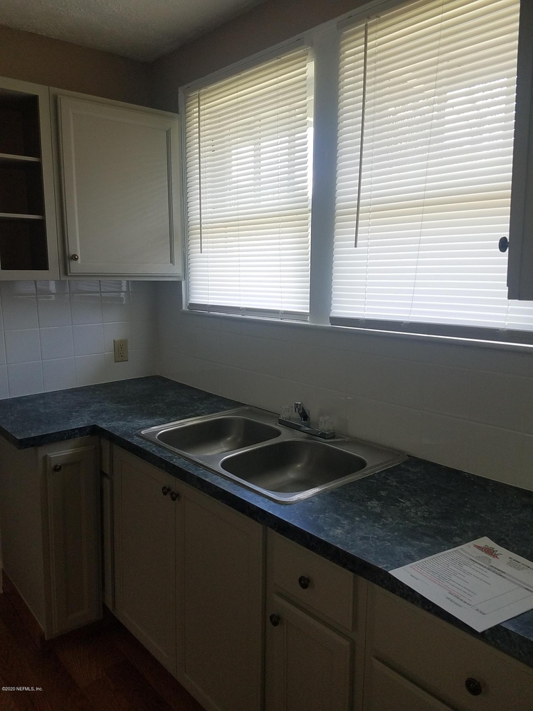 205 E 44th Street - Photo 5