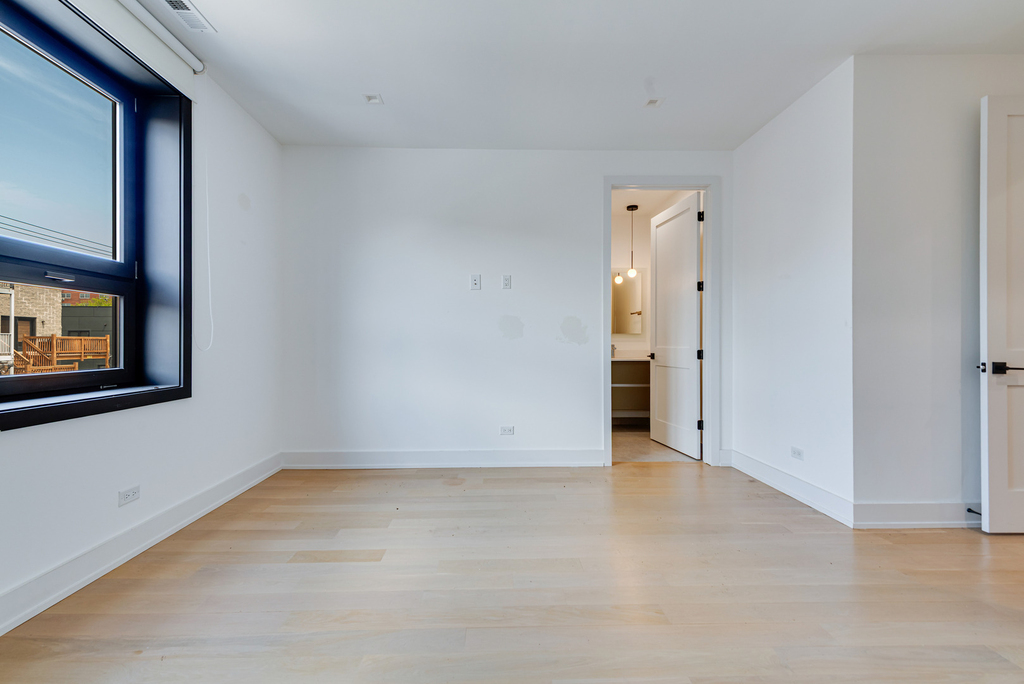 1522 W Chicago Avenue - Photo 12