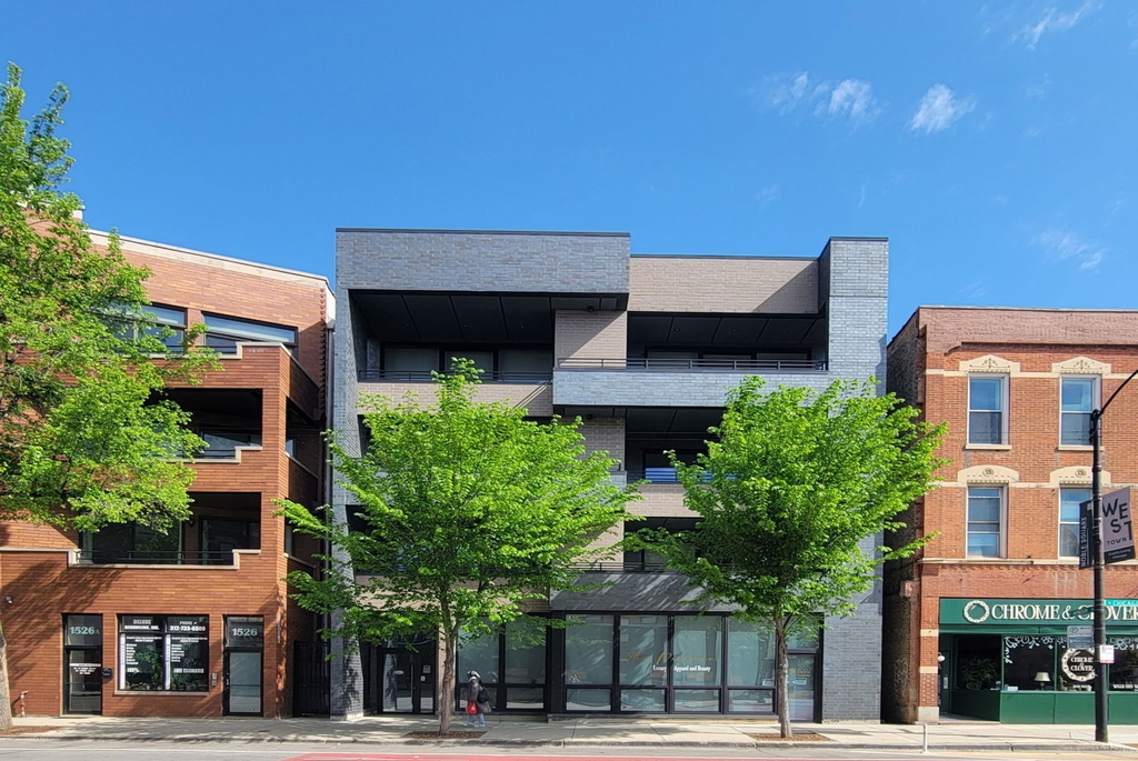 1522 W Chicago Avenue - Photo 0