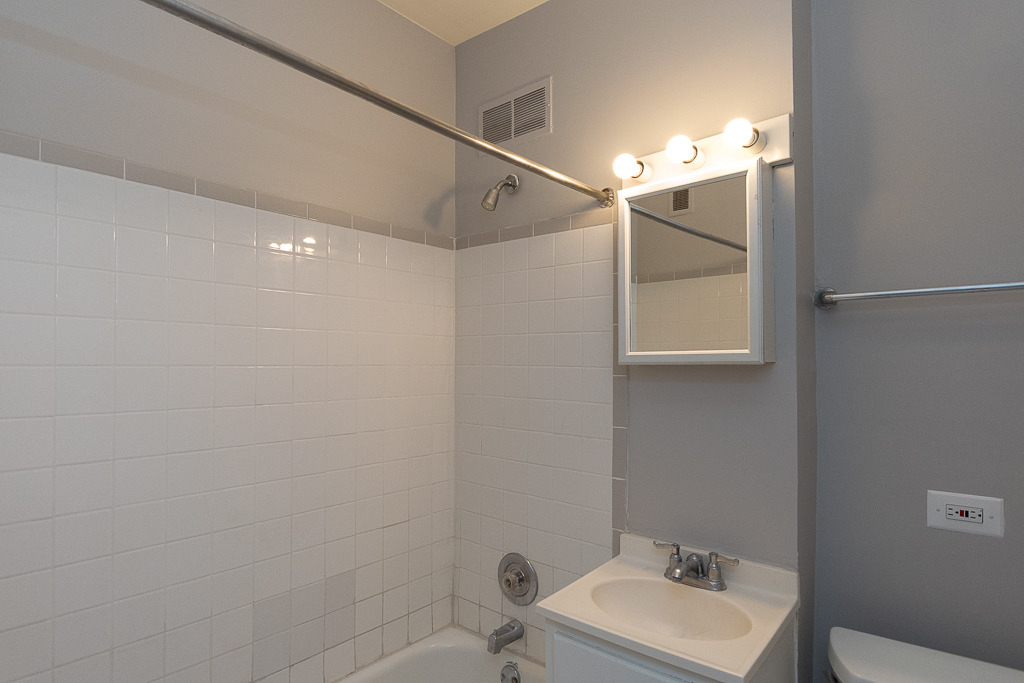 5748 N Winthrop Avenue - Photo 18
