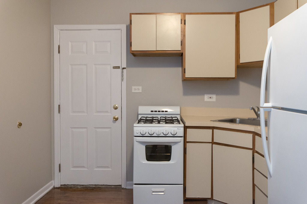 5748 N Winthrop Avenue - Photo 1
