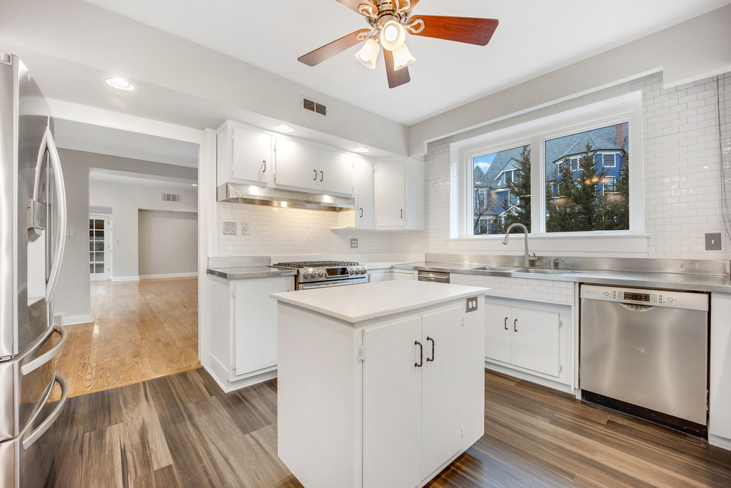 120 E 8th Street - Photo 7