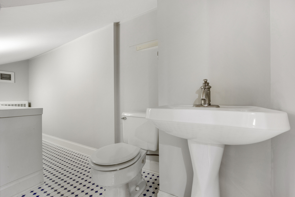 120 E 8th Street - Photo 23