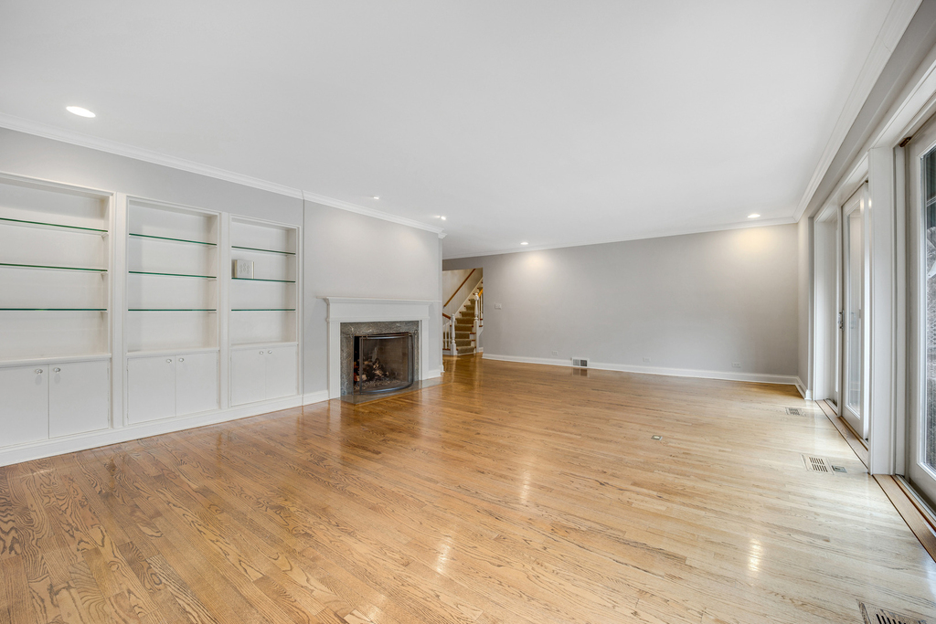 120 E 8th Street - Photo 2