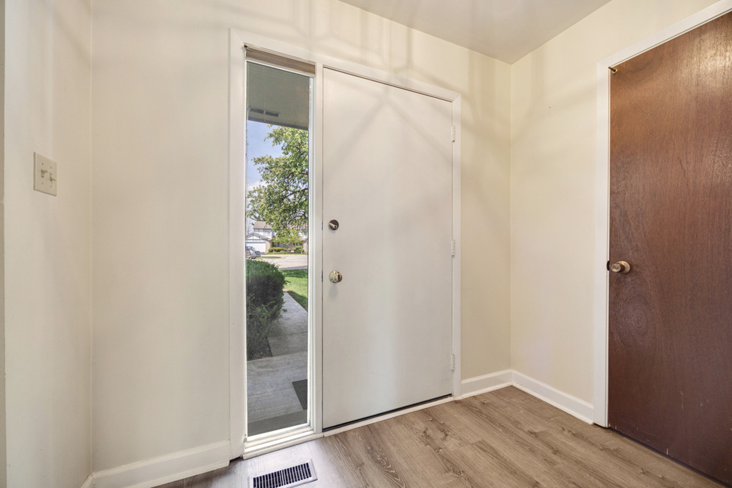 1525 Columbia Court - Photo 8