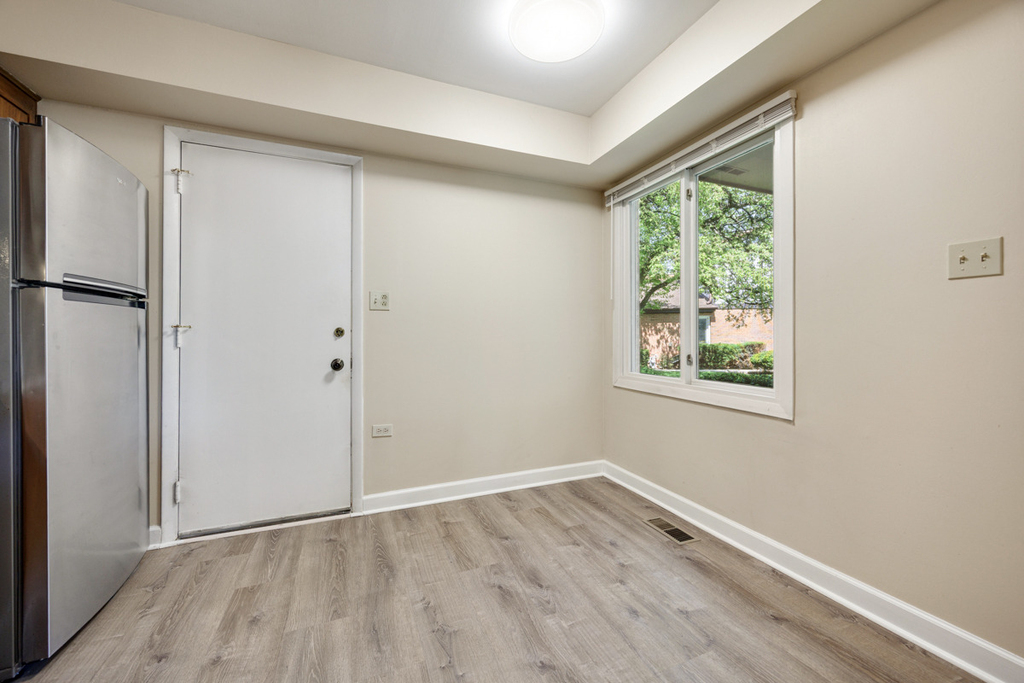 1525 Columbia Court - Photo 5