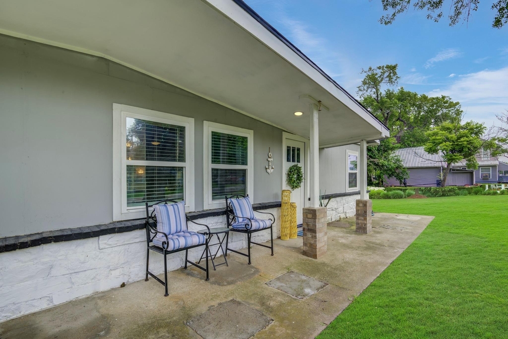 541 Circle Drive - Photo 4