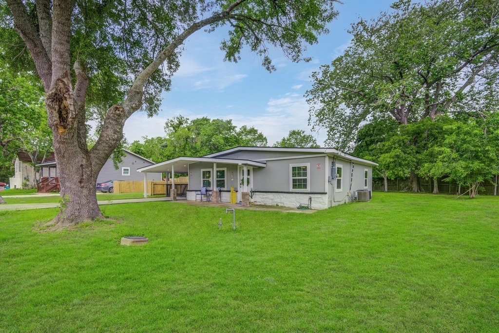 541 Circle Drive - Photo 2