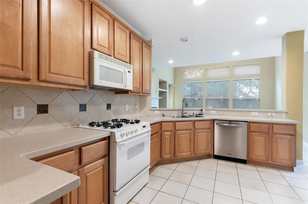 4302 Countryoaks Court - Photo 7