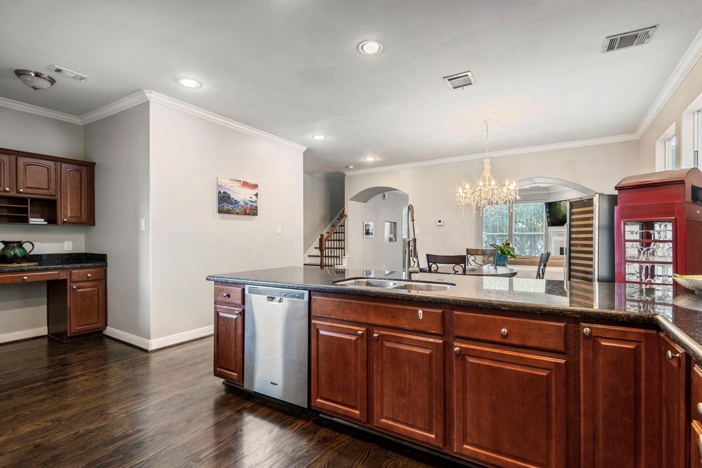 2204 Colorado Street - Photo 4
