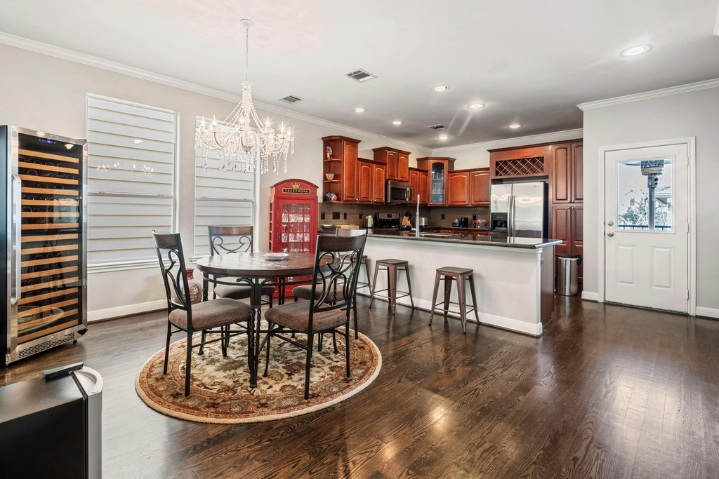 2204 Colorado Street - Photo 3
