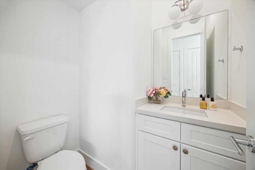 845 Elkhart Street - Photo 9
