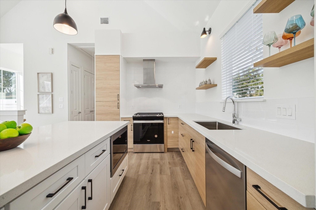 845 Elkhart Street - Photo 3