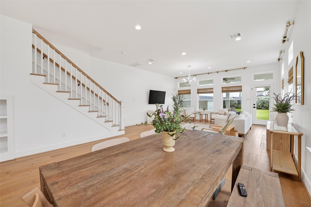 927 W 25th Street - Photo 8
