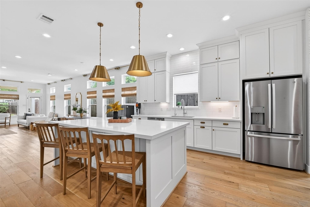 927 W 25th Street - Photo 4