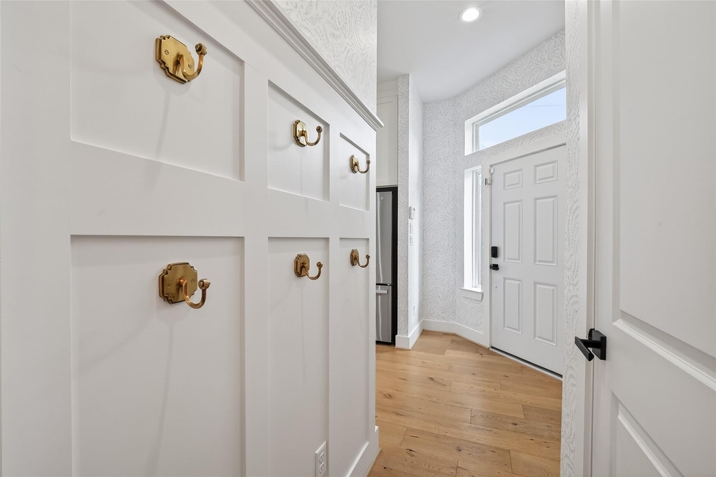 927 W 25th Street - Photo 17