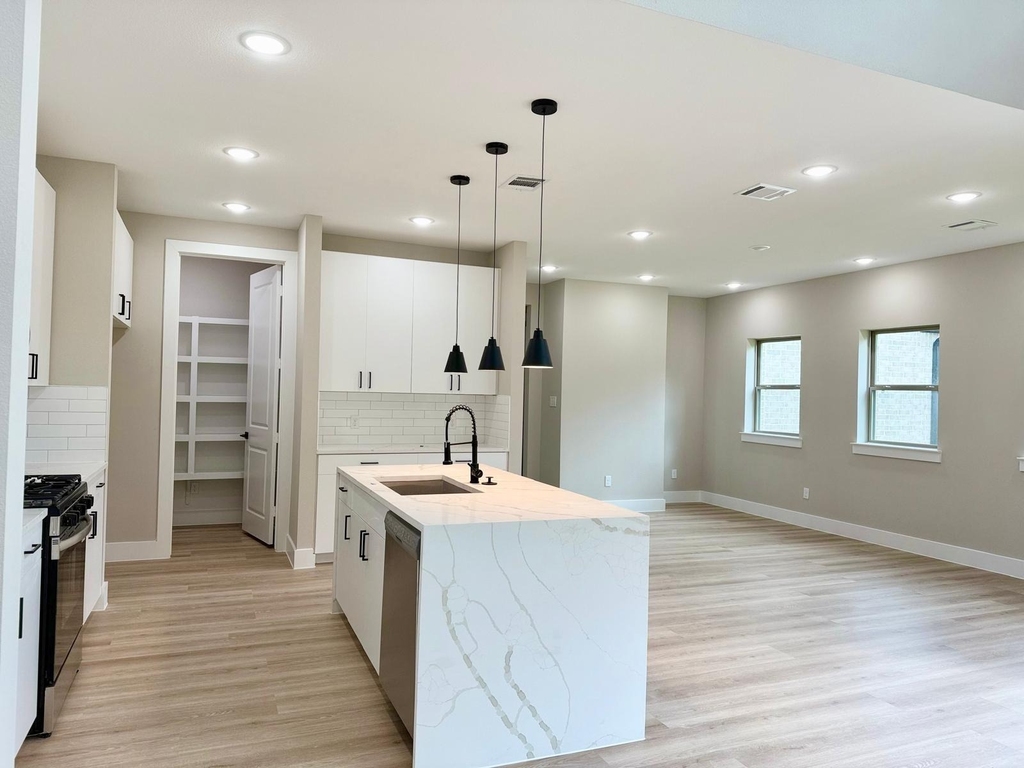 2615 Liguria Ln - Photo 4