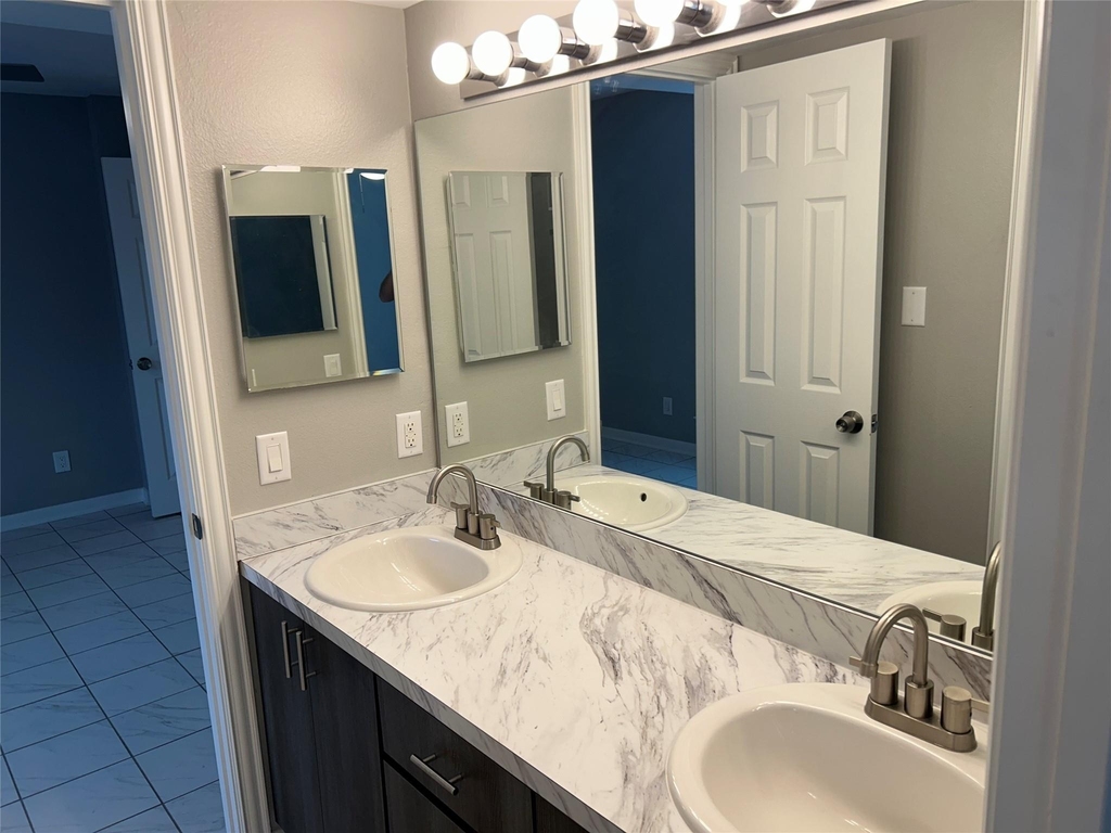 1880 White Oak Drive - Photo 6
