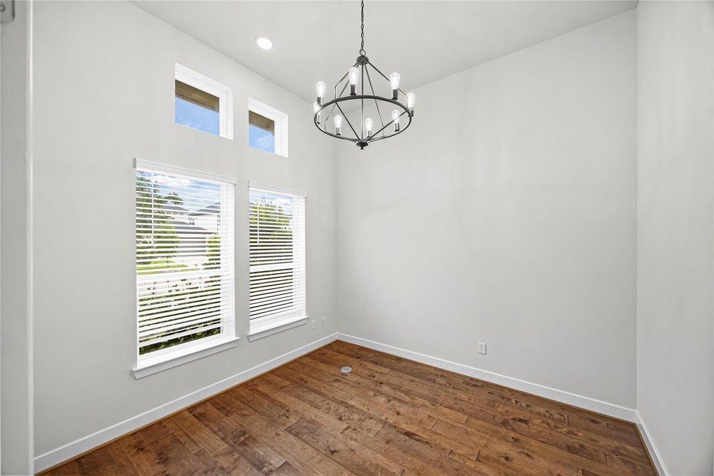 4627 Clear Creek Drive - Photo 3