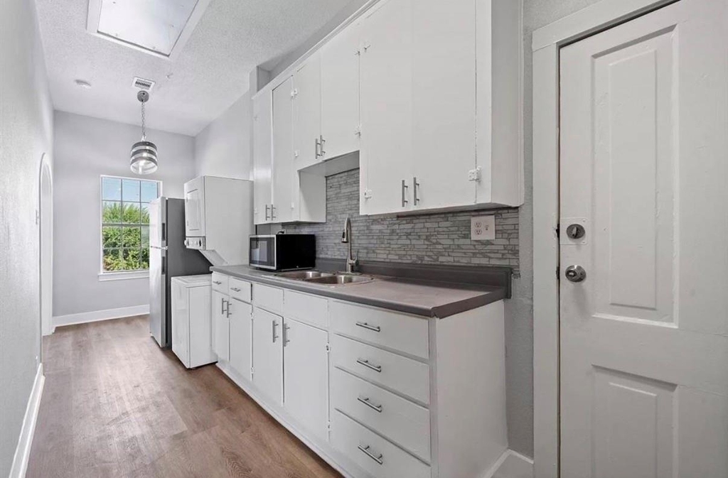 805 10th Street - Photo 1