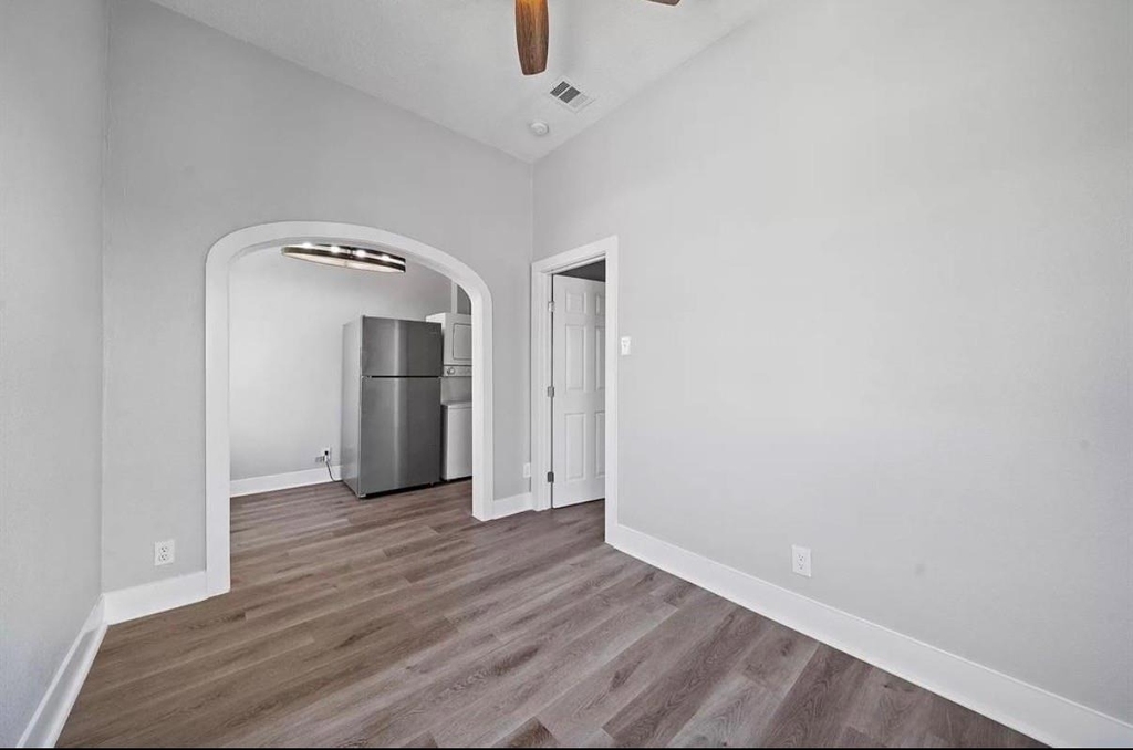 805 10th Street - Photo 3