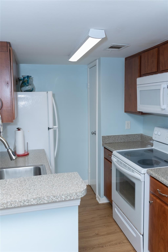 3506 Cove View Boulevard - Photo 4
