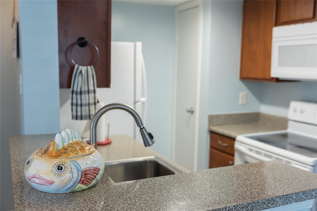 3506 Cove View Boulevard - Photo 3