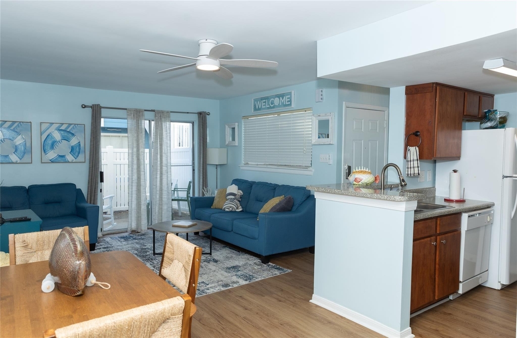 3506 Cove View Boulevard - Photo 2