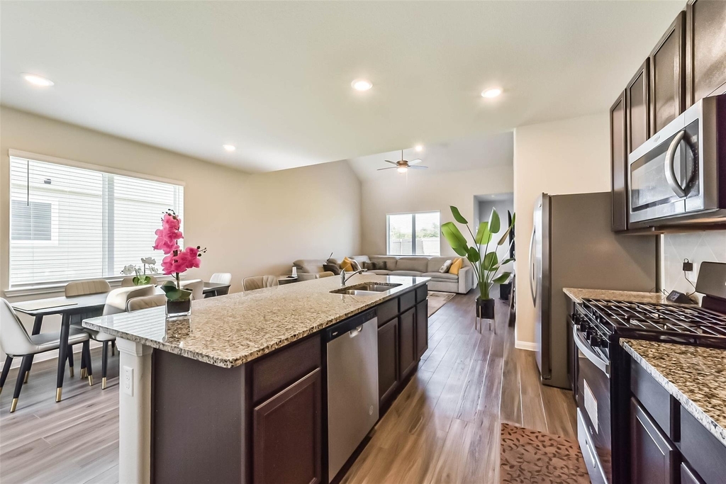 4907 Luke Mathew Drive - Photo 32