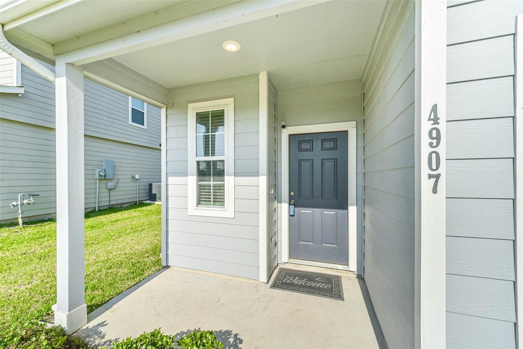 4907 Luke Mathew Drive - Photo 0