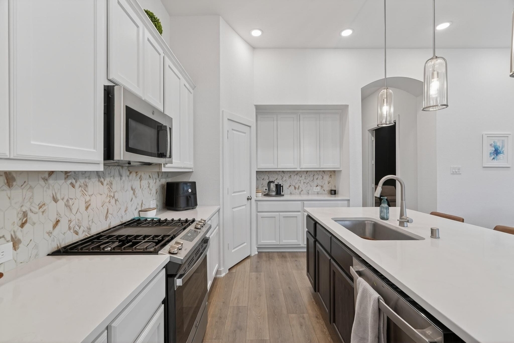 8145 Overland Grove - Photo 12