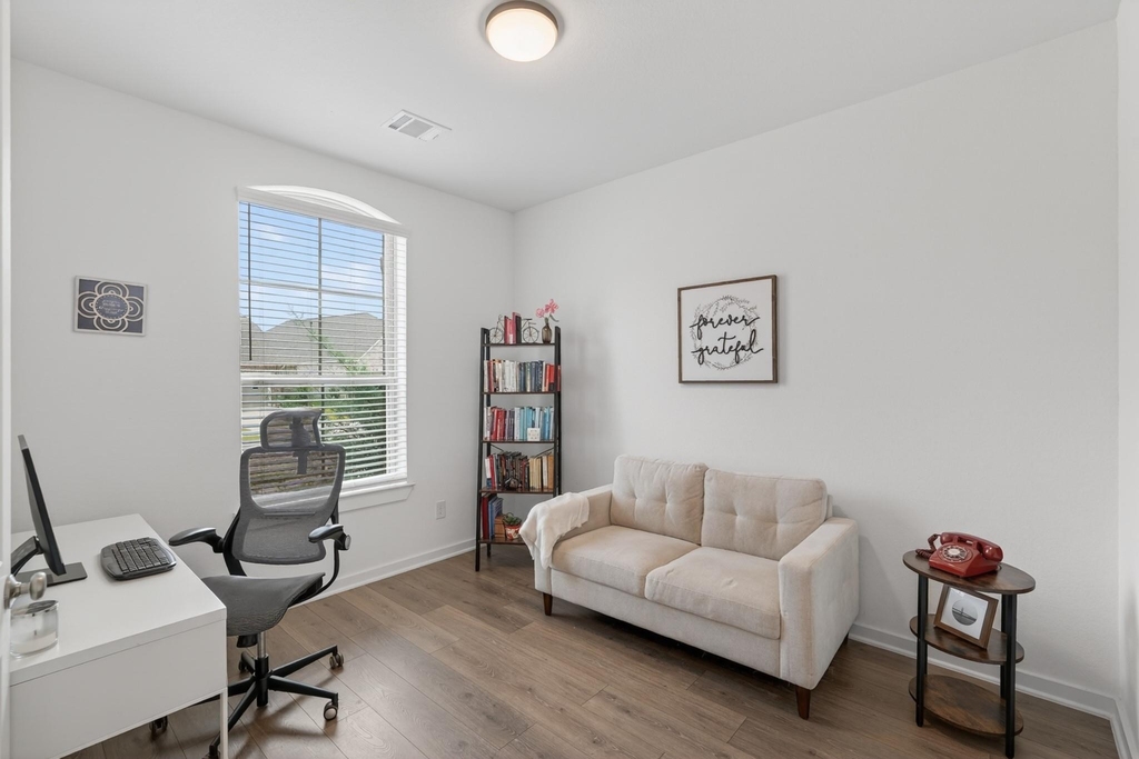 8145 Overland Grove - Photo 8