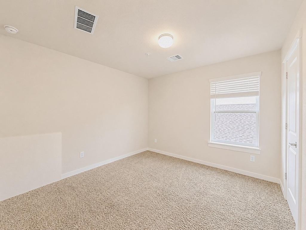 323 Bennett Street - Photo 18
