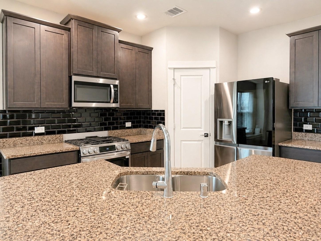 323 Bennett Street - Photo 4