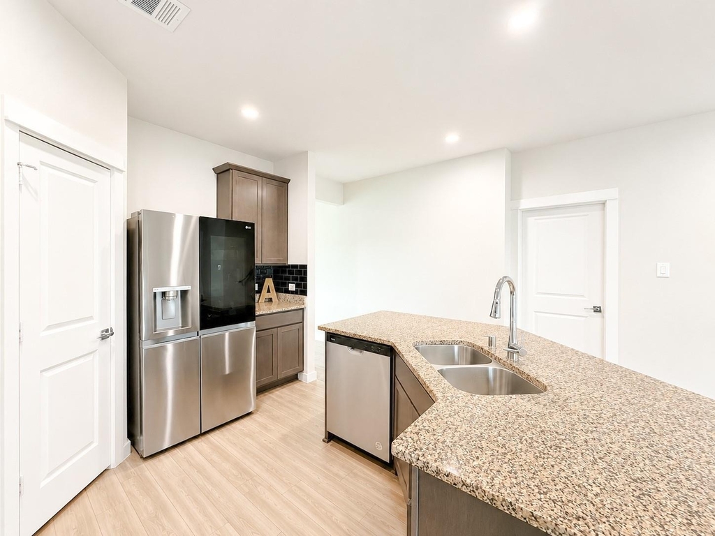 323 Bennett Street - Photo 3