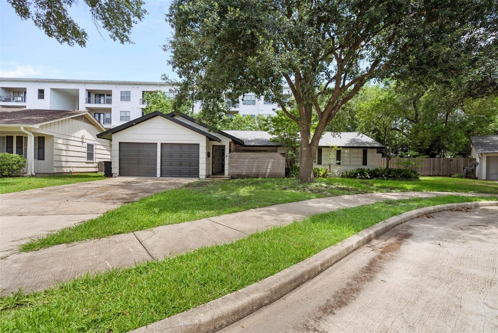 5422 Lincrest Lane - Photo 0