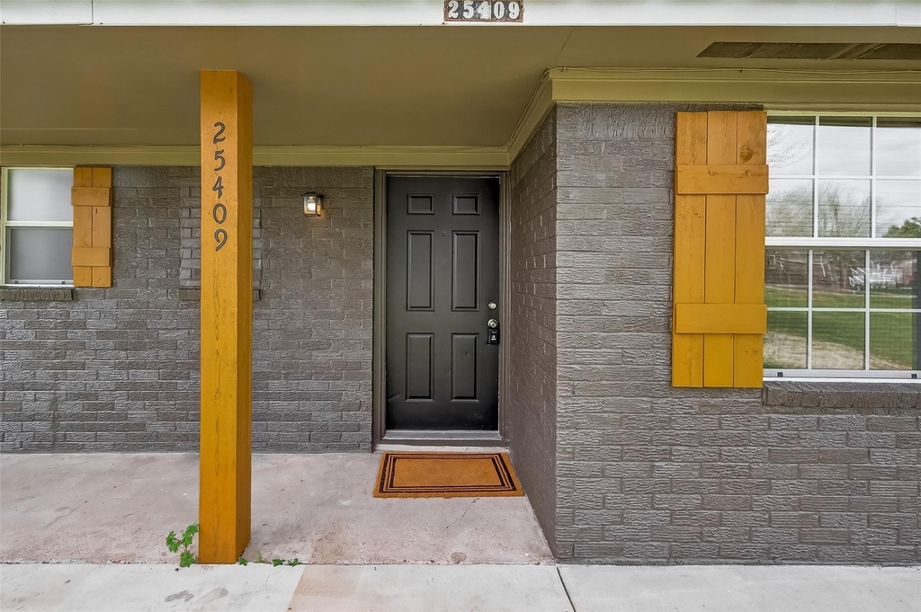 25409 Pebble Drive Drive - Photo 2