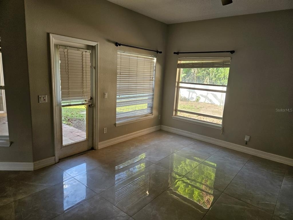 647 Carey Way - Photo 3