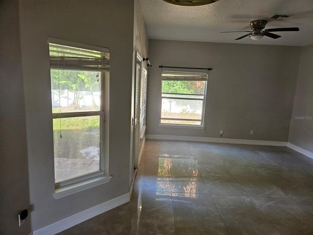 647 Carey Way - Photo 8
