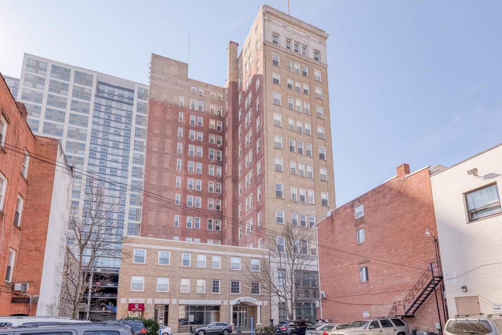 124 Court Street - Photo 0