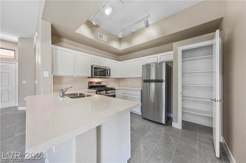 2305 W Horizon Ridge Parkway - Photo 8